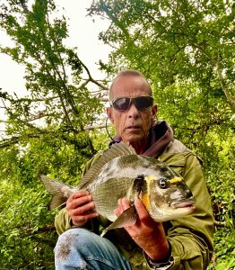 Martin Larkin with a Gilthead Bream of 6lb 8oz